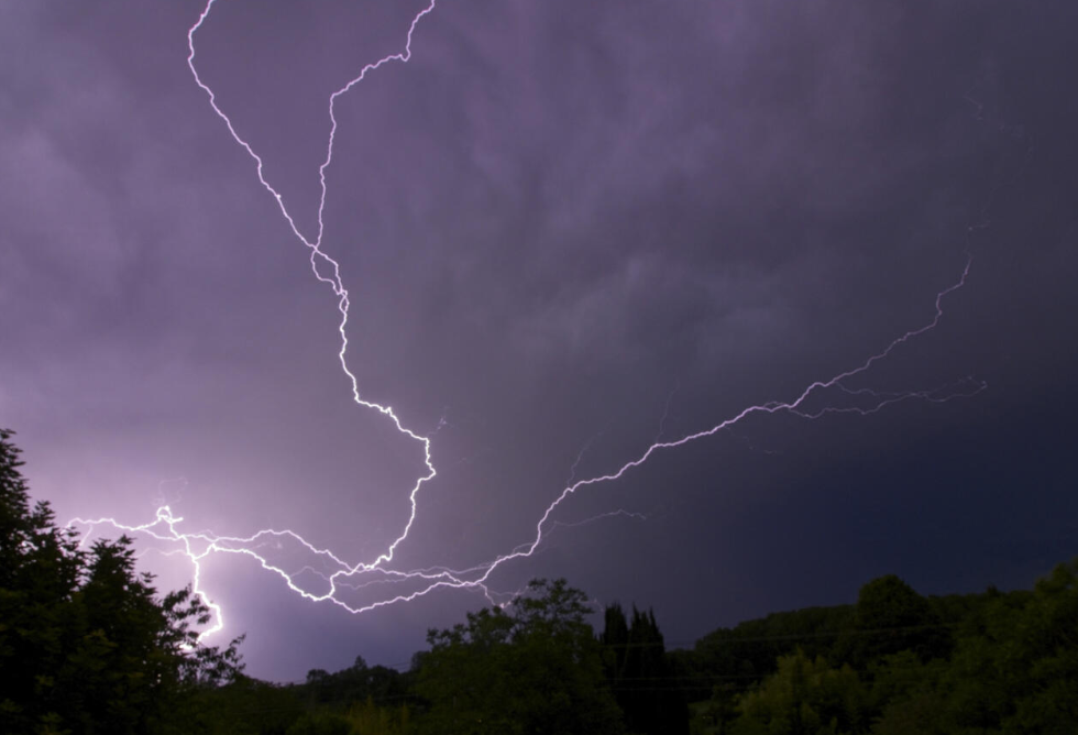 اضطراب جوي أطلسي يقترب من المغرب: العاصفة “فرنسيس” تجلب أمطاراً وثلوجاً وأجواء باردة نهاية الأسبوع